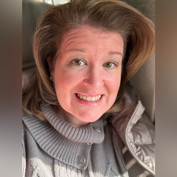 Meet your Posher, Leigh - Picture 2 of 2